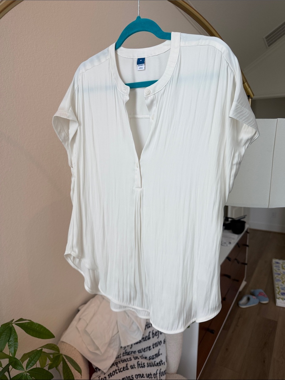 Old Navy White Short-Sleeve Split-Neck Blouse